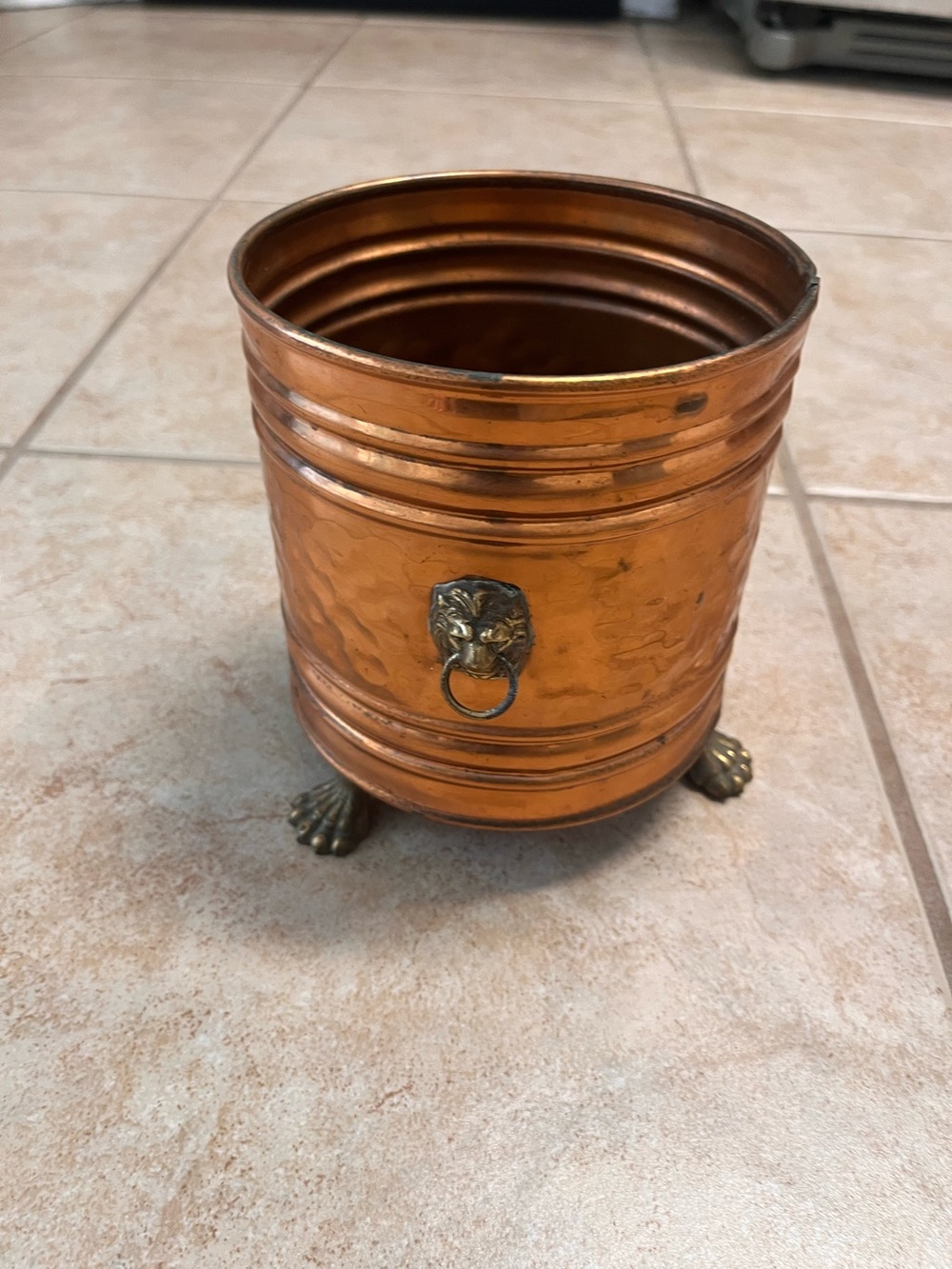 VINTAGE COPPER PLANTER POT LIONS HEAD FEET Paws BRASS HANDLES ICE BUCKET England